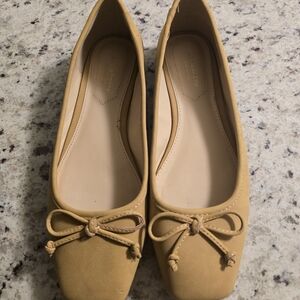 Liz Claiborne Beige Flats with Bow Accent